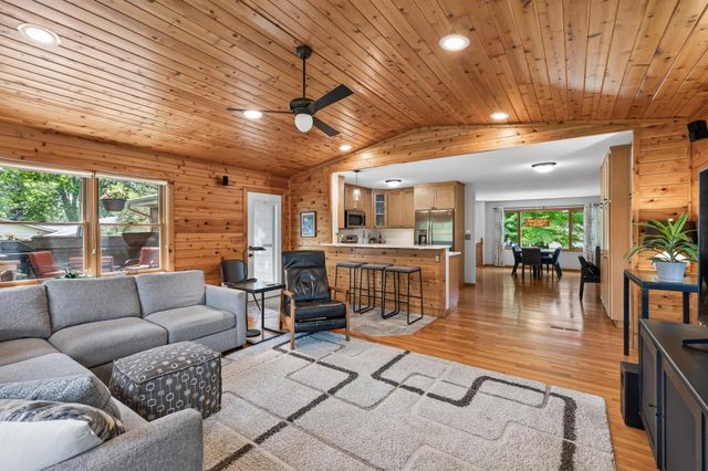 17351 Barberry Circle, Eden Prairie, MN 55346