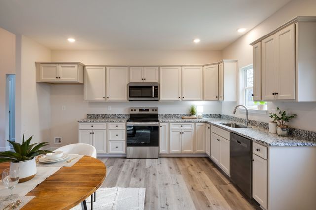 3033 Bowker Road, Charlotte, TN 37036