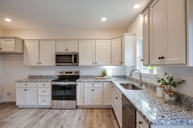 3033 Bowker Road, Charlotte, TN 37036