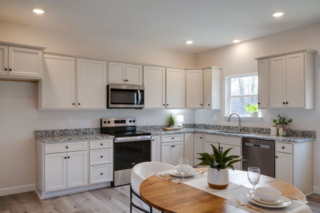 3033 Bowker Road, Charlotte, TN 37036