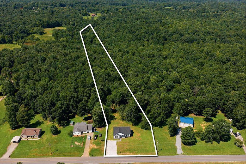 3033 Bowker Road, Charlotte, TN 37036