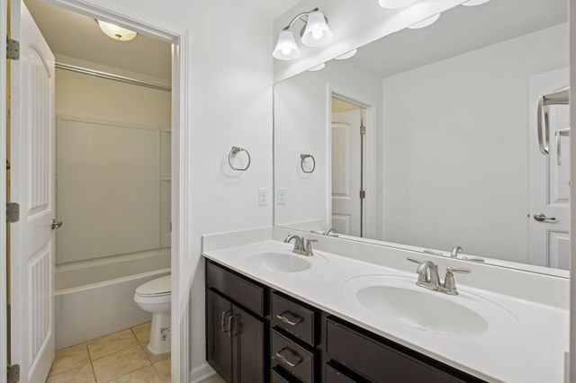 1791 Stonewater Dr, Hermitage, TN 37076