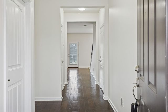 1791 Stonewater Dr, Hermitage, TN 37076