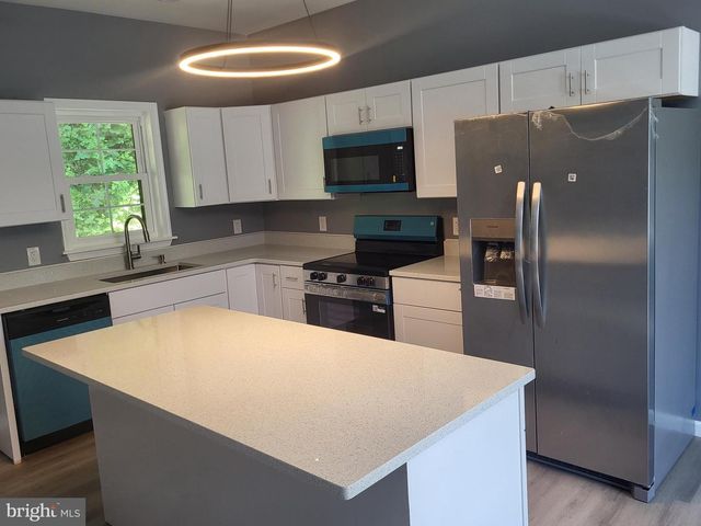 79 E WYOMISSING AVE, Mohnton, PA 19540