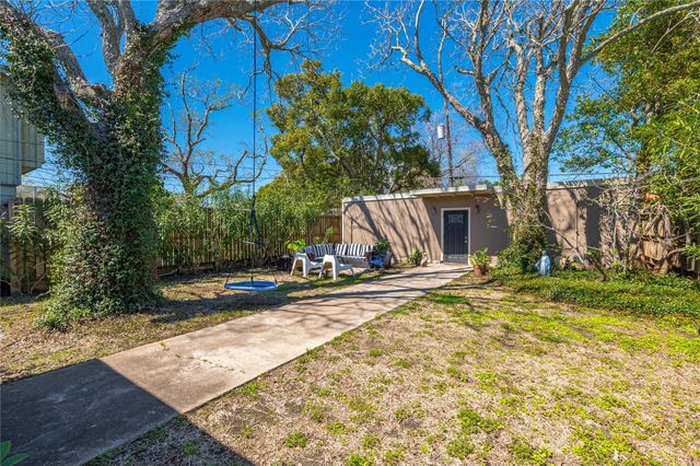 4526 S Avenue S, Galveston, TX 77551