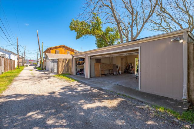 4526 S Avenue S, Galveston, TX 77551