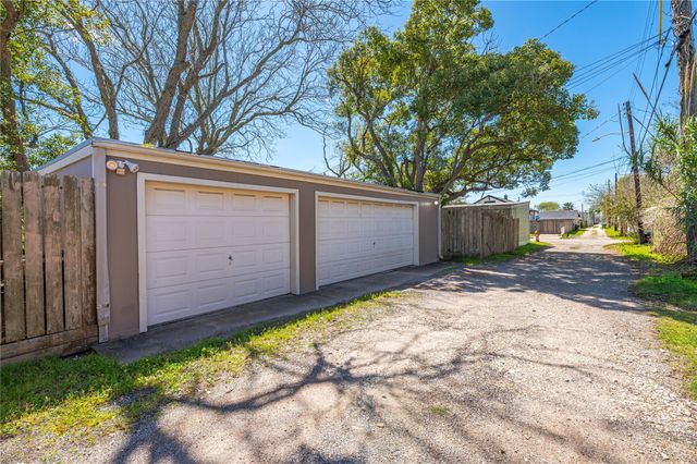 4526 S Avenue S, Galveston, TX 77551