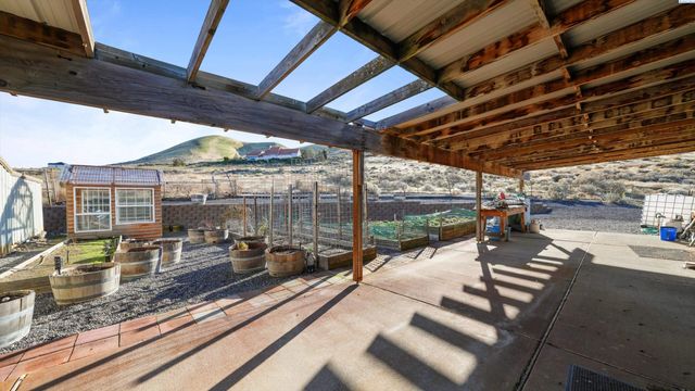 67710 N Lob Lane, Benton City, WA 99320