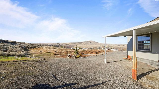 67710 N Lob Lane, Benton City, WA 99320