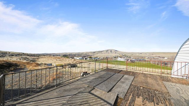 67710 N Lob Lane, Benton City, WA 99320