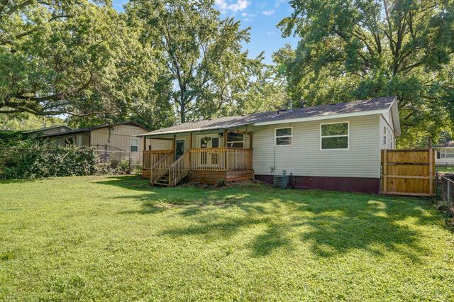 3113 North Howard Avenue, Springfield, MO 65803