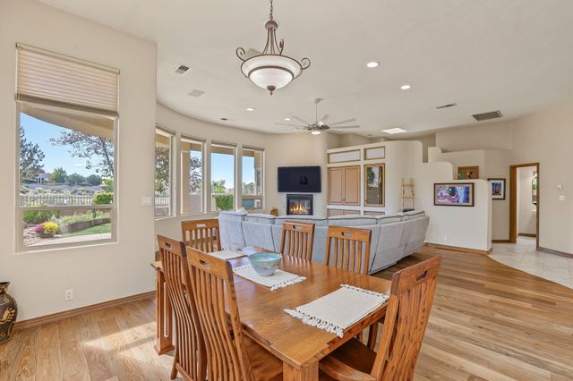 12816 Sandia Ridge Place NE, Albuquerque, NM 87111
