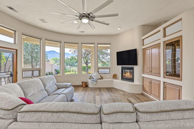 12816 Sandia Ridge Place NE, Albuquerque, NM 87111