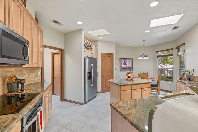 12816 Sandia Ridge Place NE, Albuquerque, NM 87111
