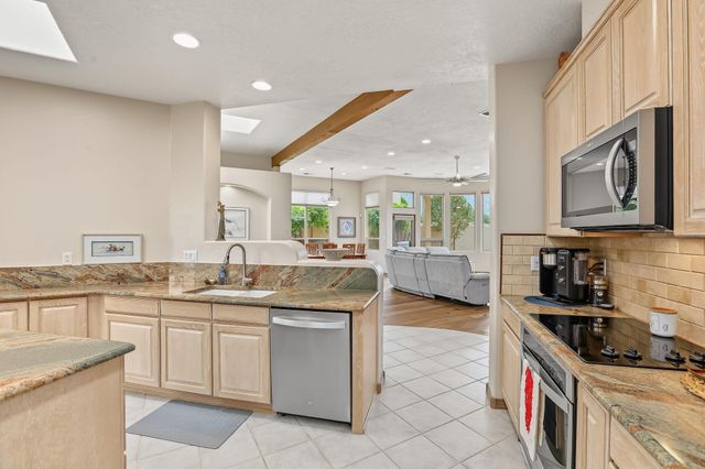 12816 Sandia Ridge Place NE, Albuquerque, NM 87111