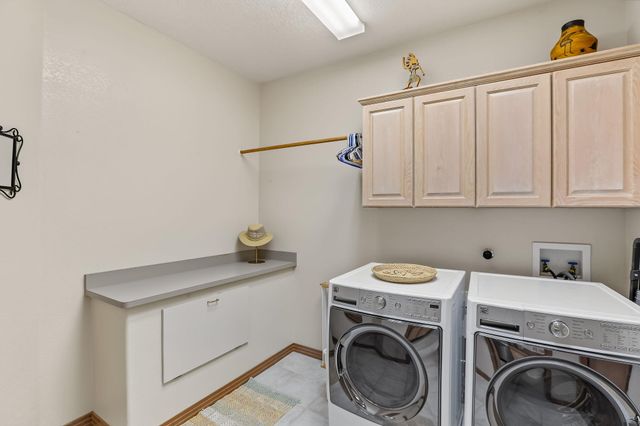12816 Sandia Ridge Place NE, Albuquerque, NM 87111