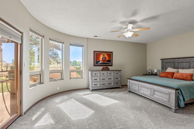 12816 Sandia Ridge Place NE, Albuquerque, NM 87111