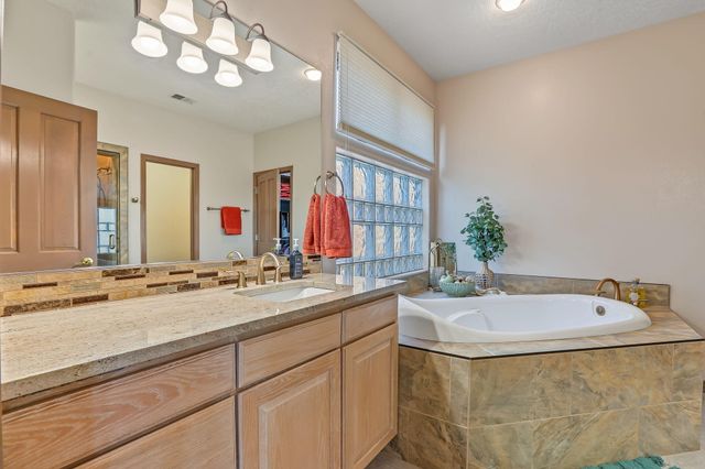 12816 Sandia Ridge Place NE, Albuquerque, NM 87111
