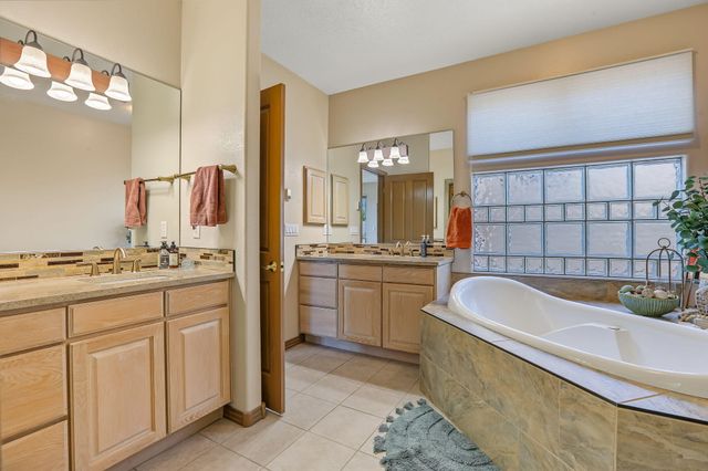 12816 Sandia Ridge Place NE, Albuquerque, NM 87111