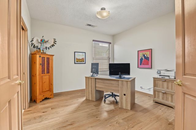 12816 Sandia Ridge Place NE, Albuquerque, NM 87111