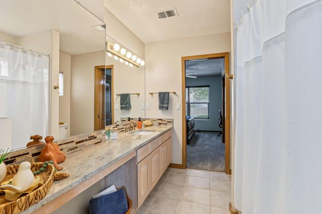 12816 Sandia Ridge Place NE, Albuquerque, NM 87111