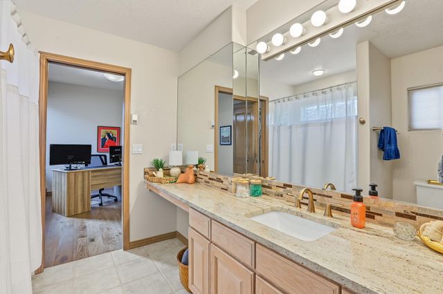 12816 Sandia Ridge Place NE, Albuquerque, NM 87111
