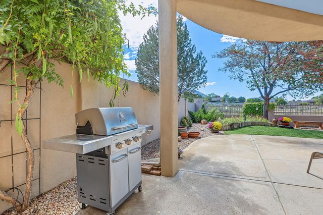 12816 Sandia Ridge Place NE, Albuquerque, NM 87111
