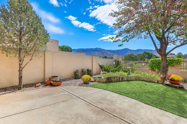 12816 Sandia Ridge Place NE, Albuquerque, NM 87111