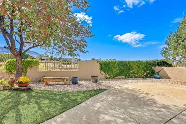 12816 Sandia Ridge Place NE, Albuquerque, NM 87111