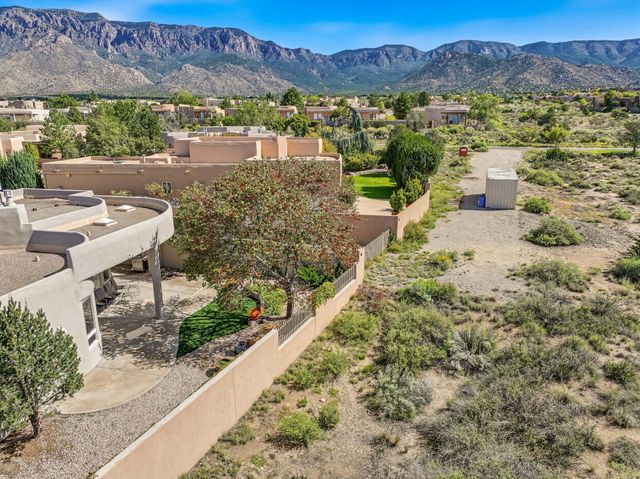 12816 Sandia Ridge Place NE, Albuquerque, NM 87111