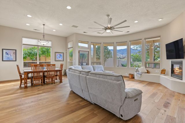 12816 Sandia Ridge Place NE, Albuquerque, NM 87111