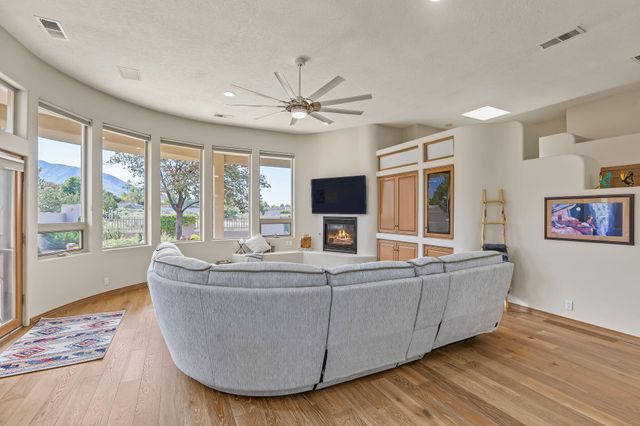 12816 Sandia Ridge Place NE, Albuquerque, NM 87111