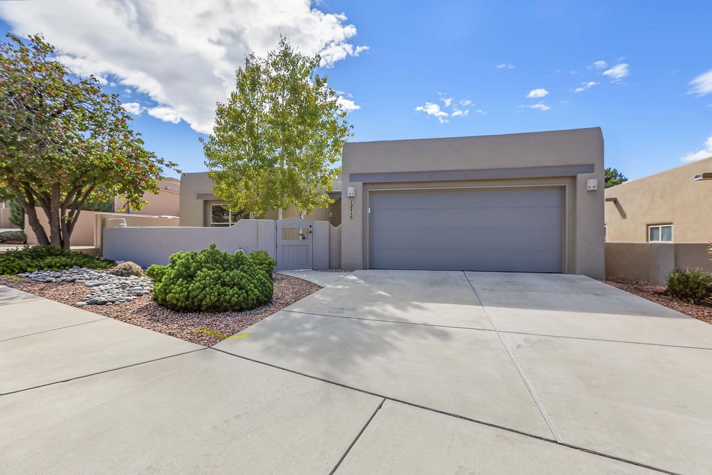 12816 Sandia Ridge Place NE, Albuquerque, NM 87111