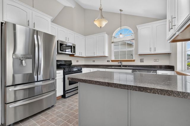 18020 Charlotte Drive, Lansing, IL 60438