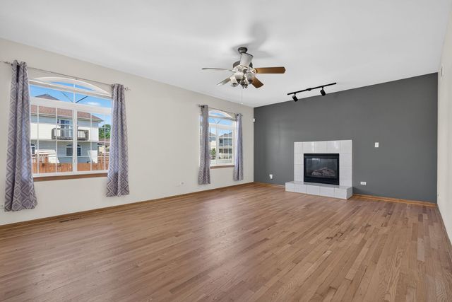 18020 Charlotte Drive, Lansing, IL 60438