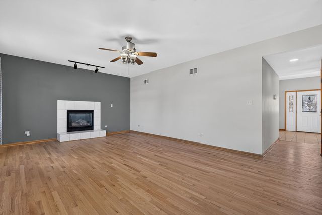 18020 Charlotte Drive, Lansing, IL 60438