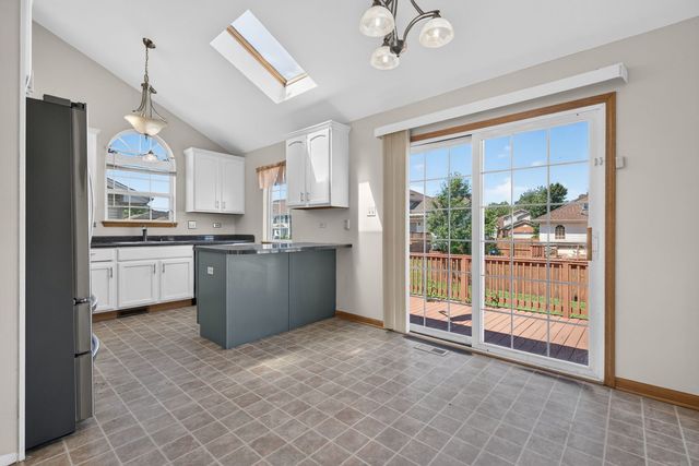 18020 Charlotte Drive, Lansing, IL 60438