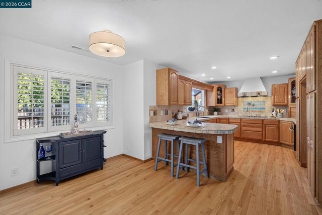 827 Wilmore Ave, Concord, CA 94518
