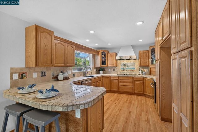 827 Wilmore Ave, Concord, CA 94518