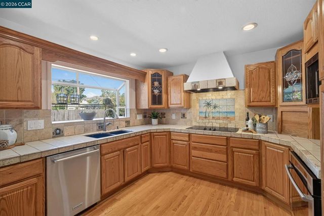 827 Wilmore Ave, Concord, CA 94518