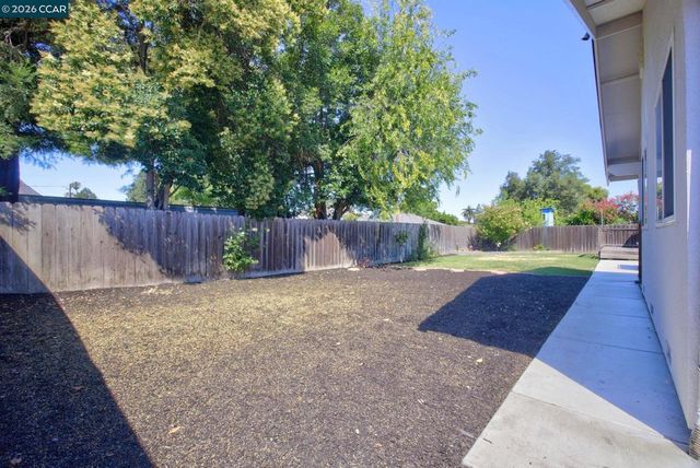 827 Wilmore Ave, Concord, CA 94518