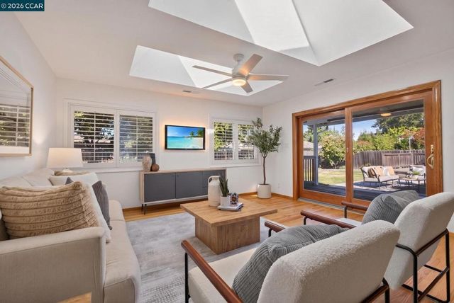 827 Wilmore Ave, Concord, CA 94518