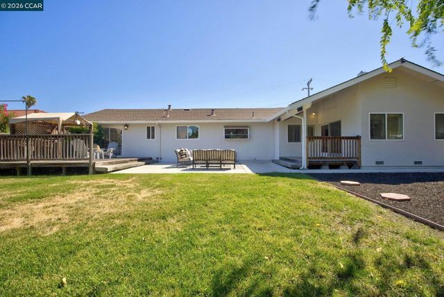 827 Wilmore Ave, Concord, CA 94518