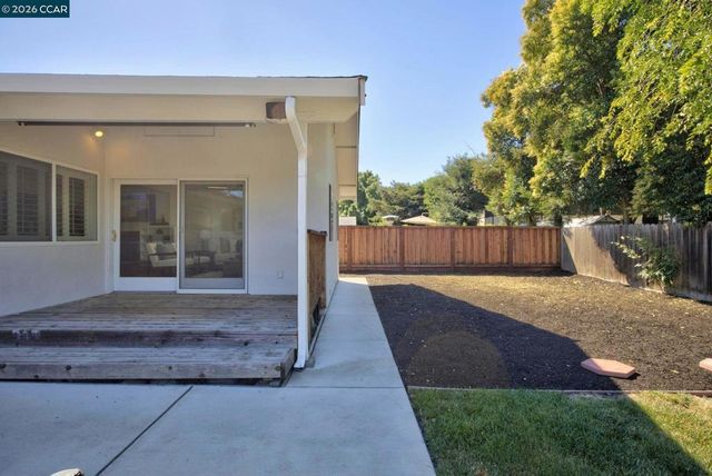 827 Wilmore Ave, Concord, CA 94518