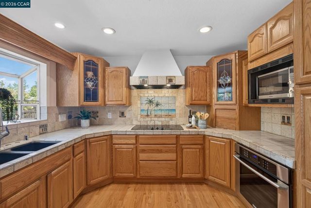 827 Wilmore Ave, Concord, CA 94518