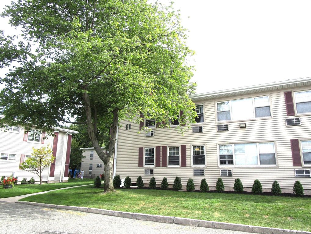 324 Post Avenue 11-I, Westbury, NY 11590 — photo 3