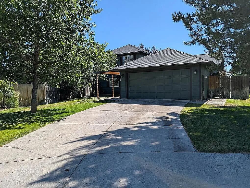 2250 NW Jackpine Court, Redmond, OR 97756