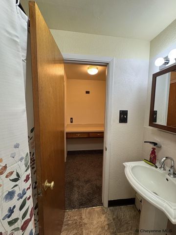 306 E 18th St Apt 15, Cheyenne, WY 82001