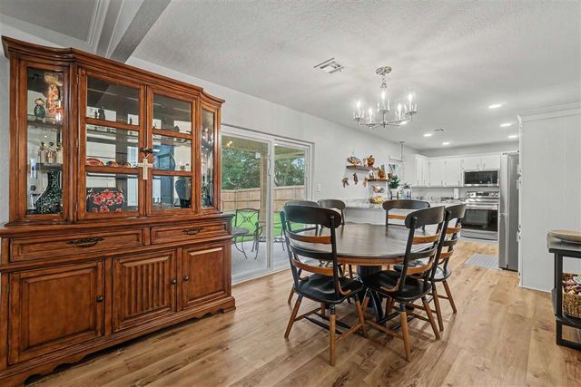 3817 SE Camelot Dr, Lawton, OK 73501