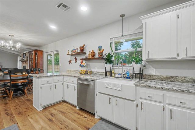 3817 SE Camelot Dr, Lawton, OK 73501